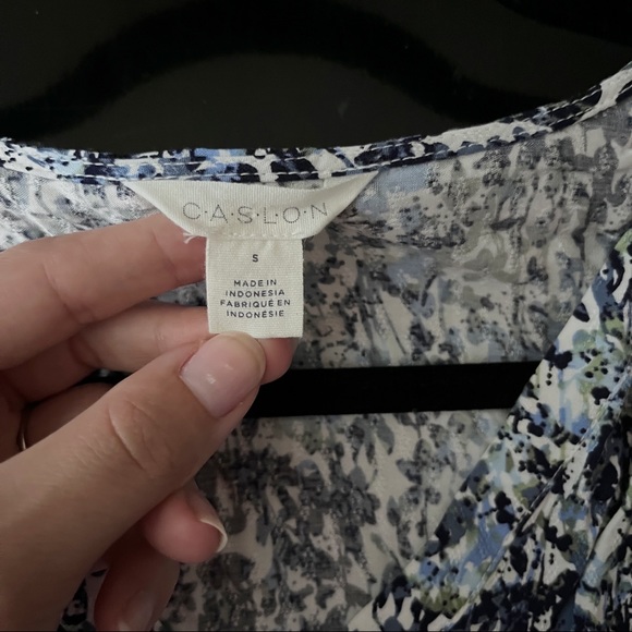 Caslon Blue Floral Donny Flutter Short Sleeve Top Blouse VNeck Rayon Women Small - Picture 7 of 8